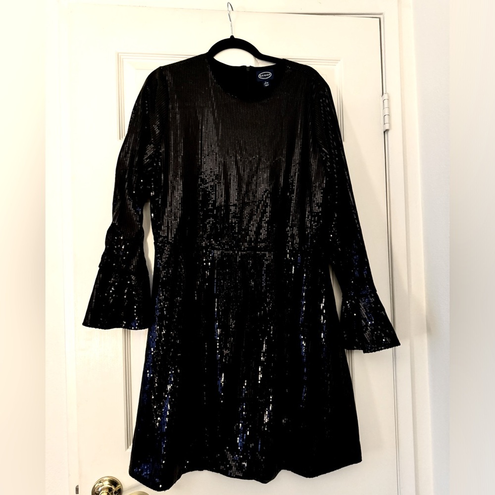 Black sequin dress with flare sleeves XL
